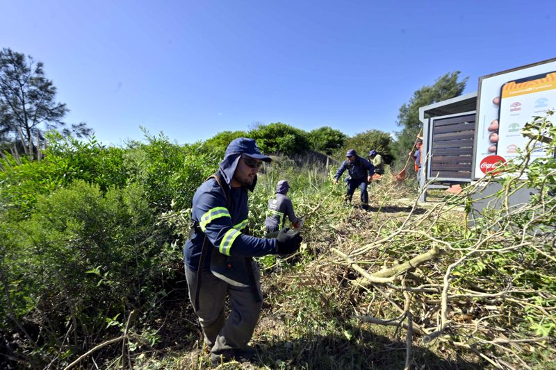 2022.12.17 Limpieza paseo costero. Ciudad de la costa.