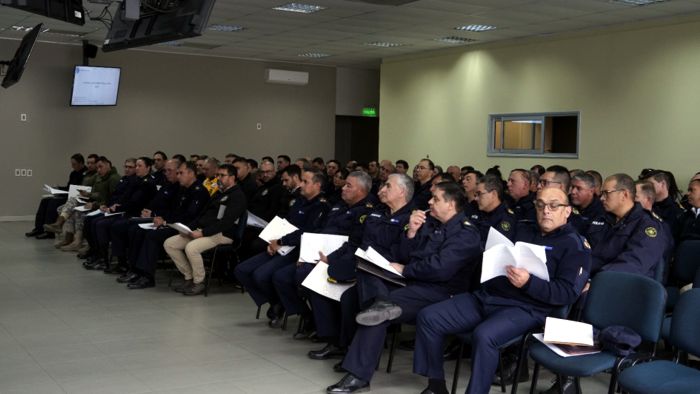 POLICIAS MUCHOS