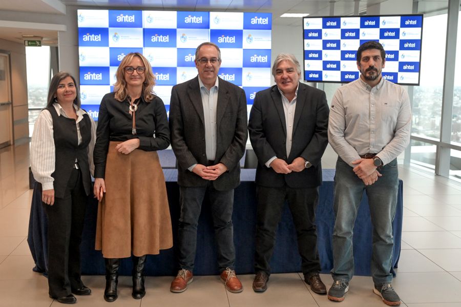 acuerdo-antel-mec-01 (1)